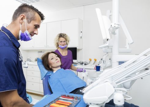 How To Take Care Of Dental Issues Under The Supervision Of A Dentist?